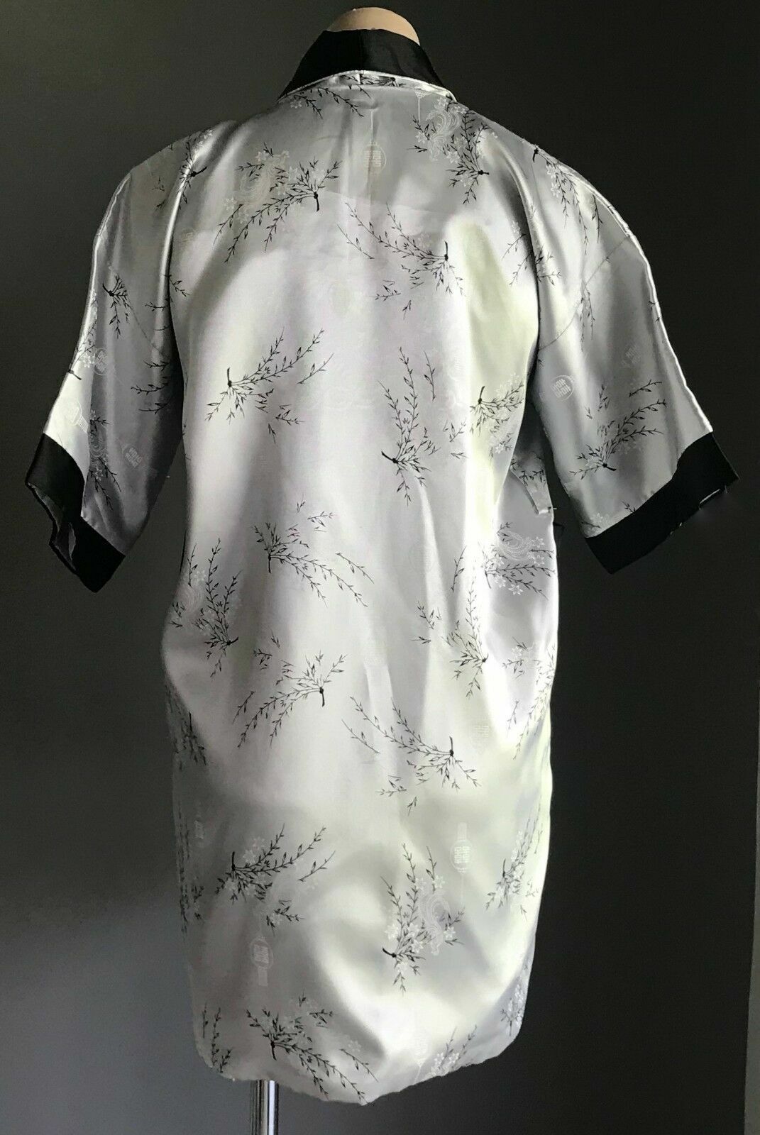 SATIN KIMONO Robe Silver Black White Floral Dragons XXL Oriental REVERSIBLE