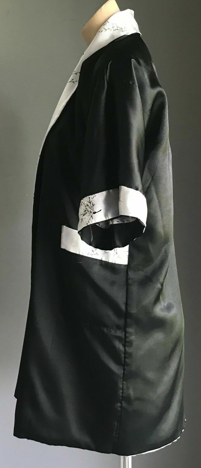 SATIN KIMONO Robe Silver Black White Floral Dragons XXL Oriental REVERSIBLE