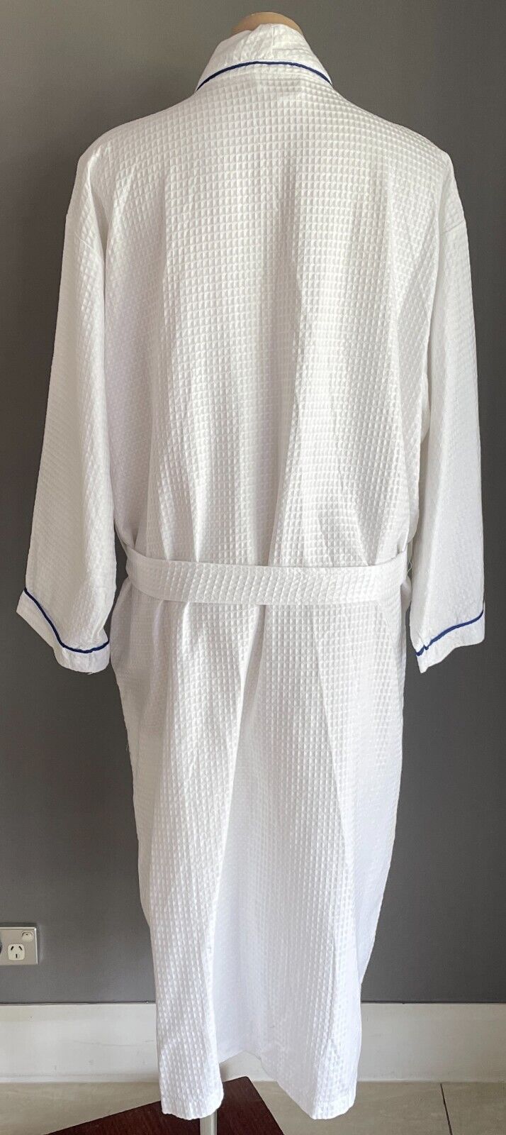 P&O CRUISES Bath Robe White Cotton Waffle Weave Blue Trim Waist Tie Cruise