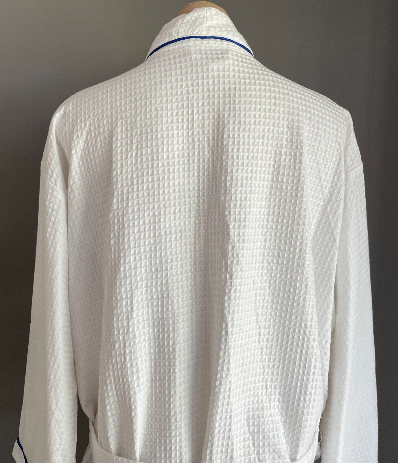 P&O CRUISES Bath Robe White Cotton Waffle Weave Blue Trim Waist Tie Cruise