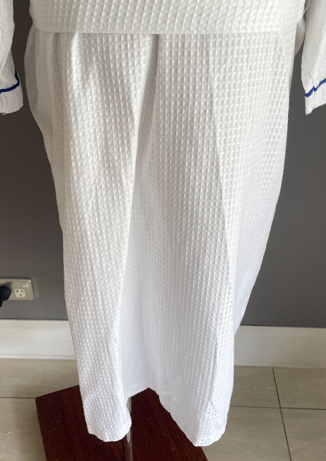 P&O CRUISES Bath Robe White Cotton Waffle Weave Blue Trim Waist Tie Cruise