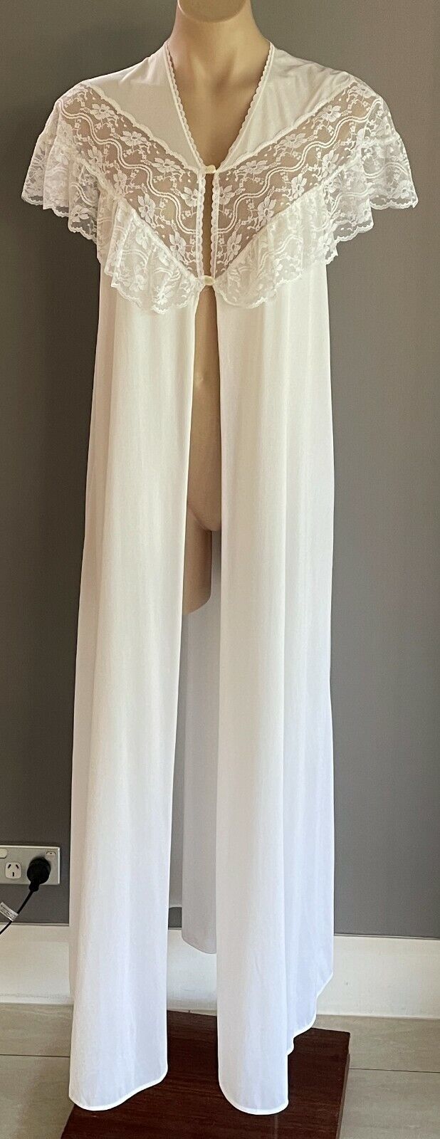 Vintage HILTON Long Robe White Nylon & Lace Trim Short Sleeve Sz 16 Lingerie