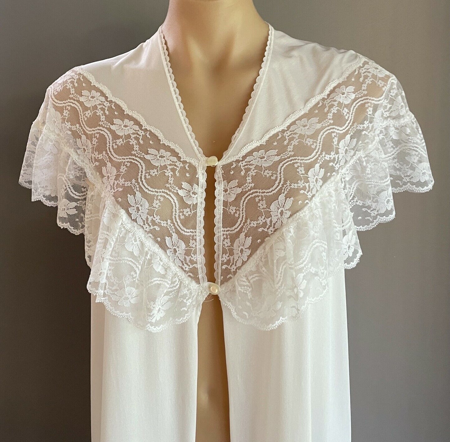 Vintage HILTON Long Robe White Nylon & Lace Trim Short Sleeve Sz 16 Lingerie
