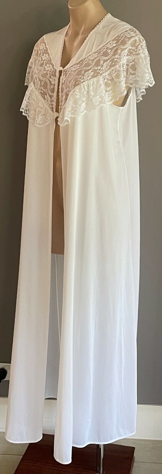 Vintage HILTON Long Robe White Nylon & Lace Trim Short Sleeve Sz 16 Lingerie