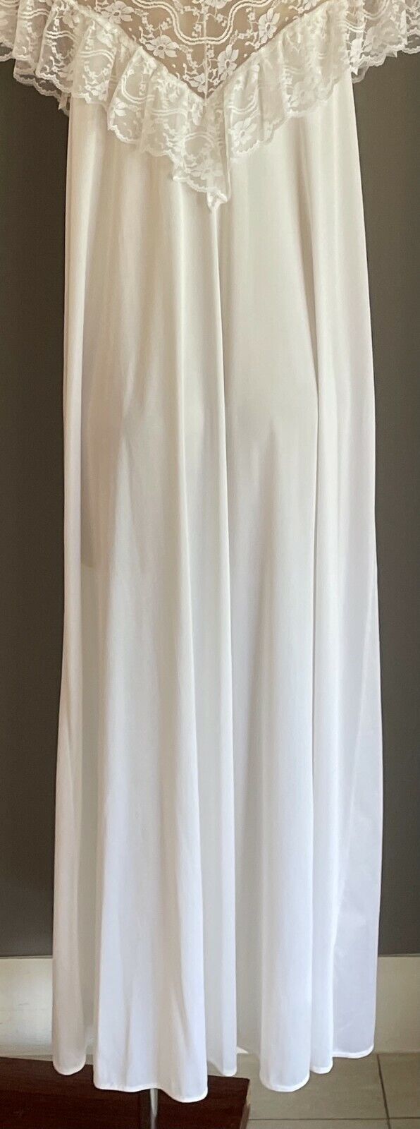 Vintage HILTON Long Robe White Nylon & Lace Trim Short Sleeve Sz 16 Lingerie