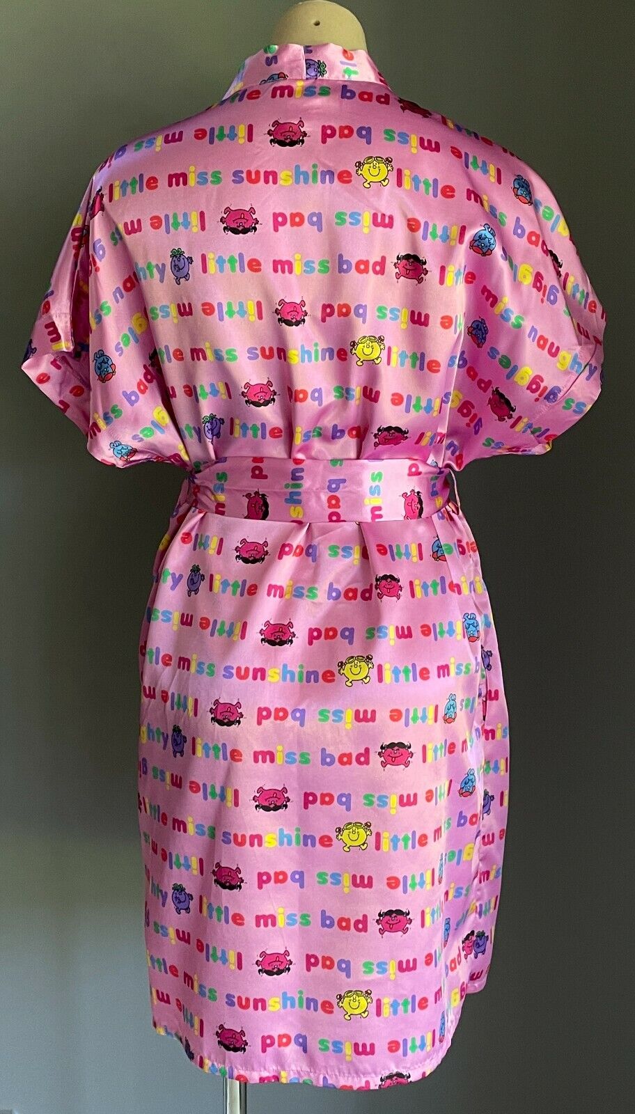 LITTLE MISS BAD Satin Bath Robe Pink MultiColour Print Short w Waist Tie Size 10