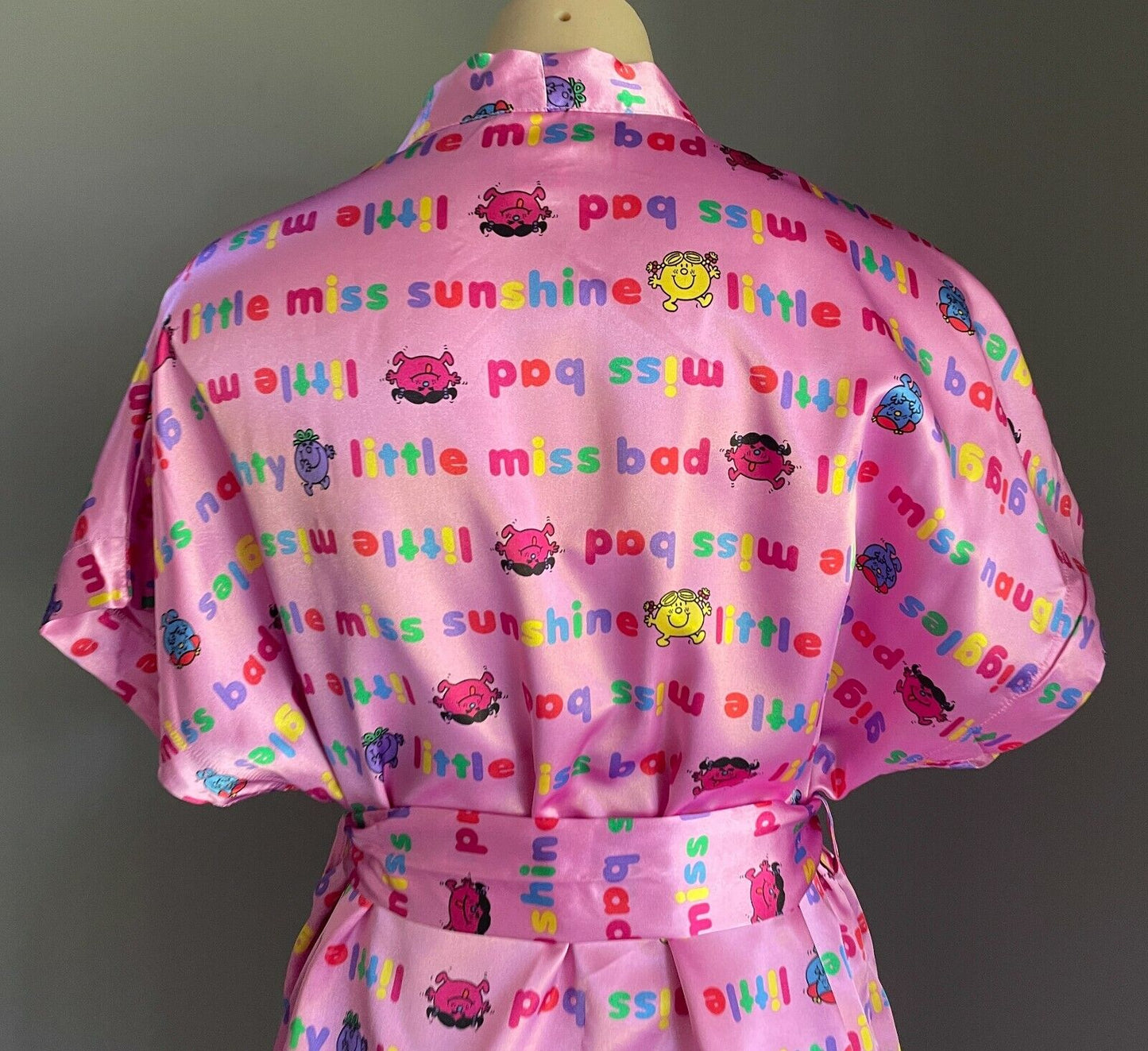 LITTLE MISS BAD Satin Bath Robe Pink MultiColour Print Short w Waist Tie Size 10