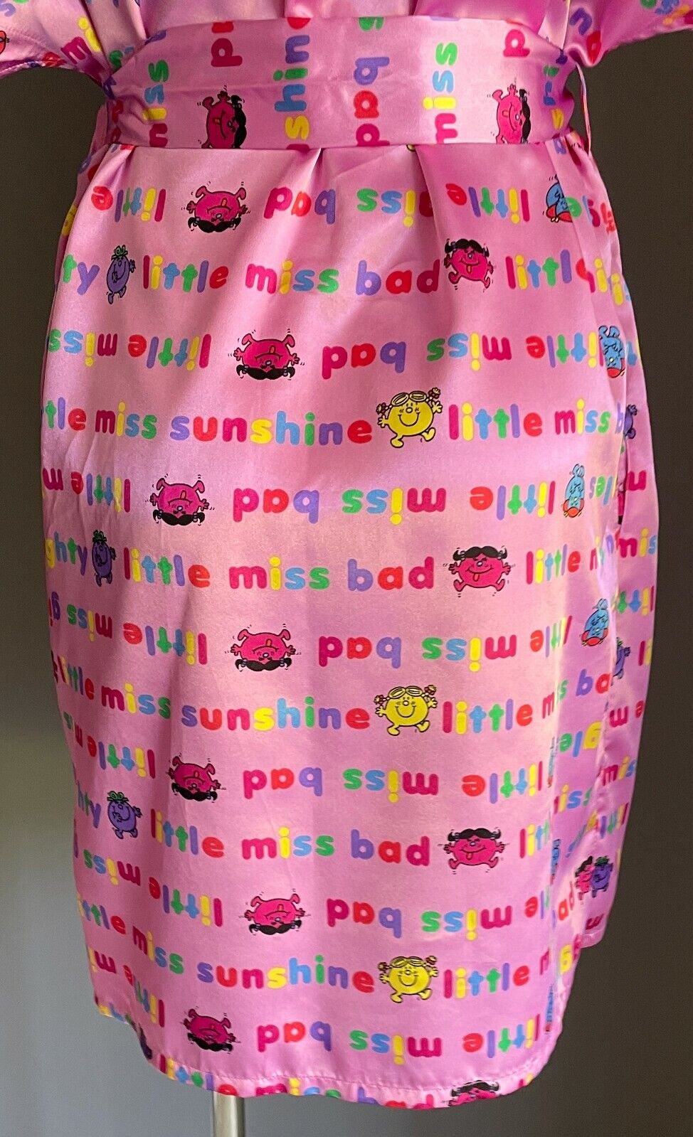 LITTLE MISS BAD Satin Bath Robe Pink MultiColour Print Short w Waist Tie Size 10