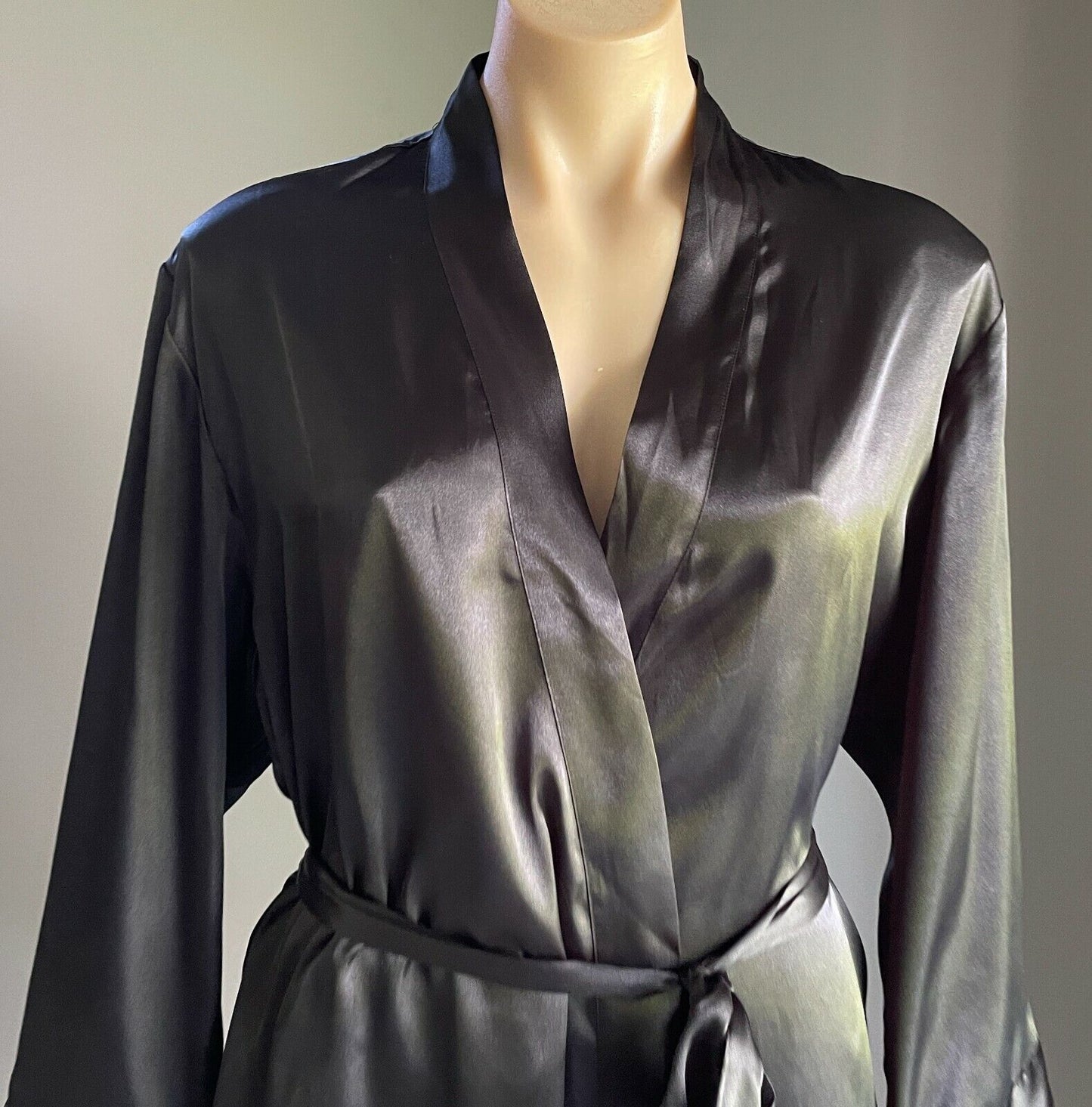 THE BLONDE Bath Robe Black Satin Short w Waist Tie Ladies One Size 10 - 12 NEW