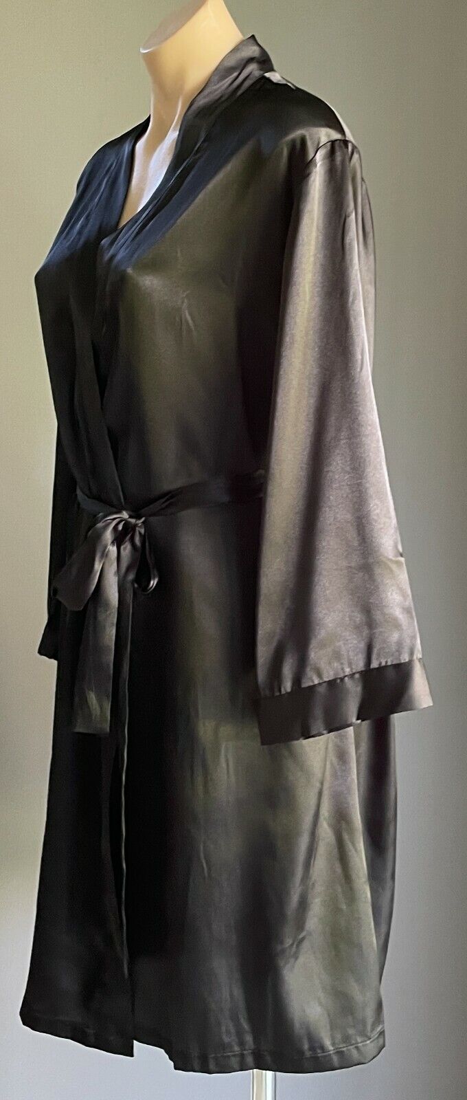 THE BLONDE Bath Robe Black Satin Short w Waist Tie Ladies One Size 10 - 12 NEW