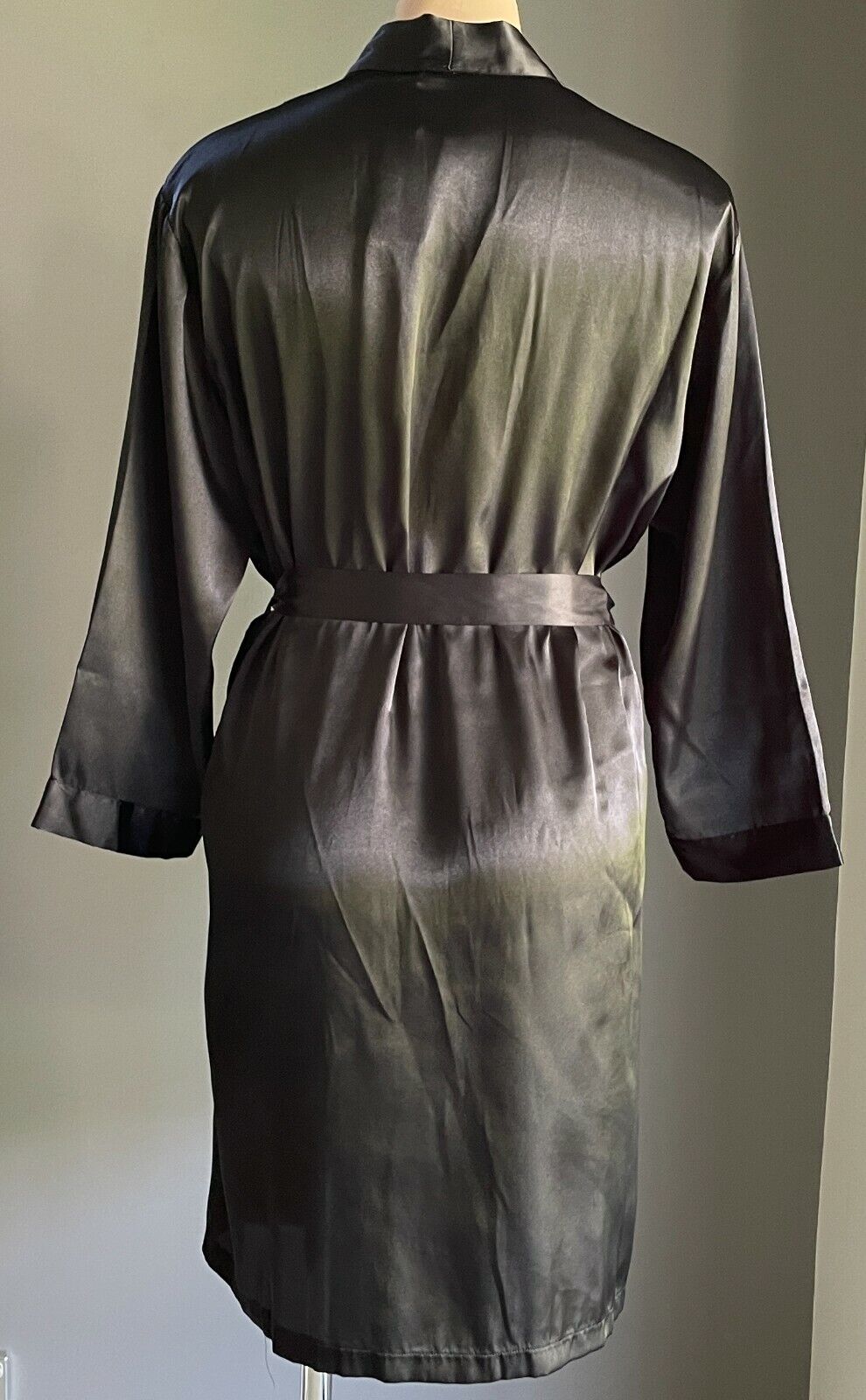 THE BLONDE Bath Robe Black Satin Short w Waist Tie Ladies One Size 10 - 12 NEW