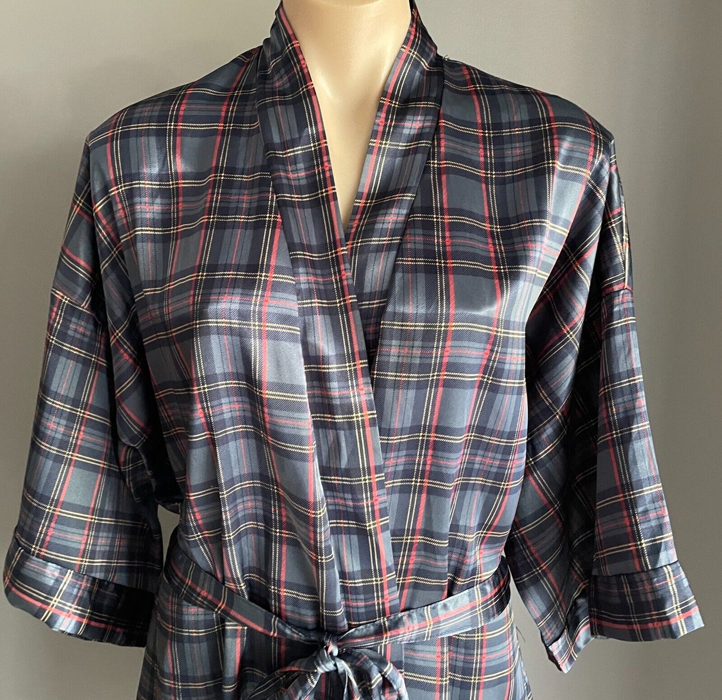 SIMPLY BASIC Satin Bath Robe Tartan Check Short w Waist Tie Size 97 - 102cm NEW