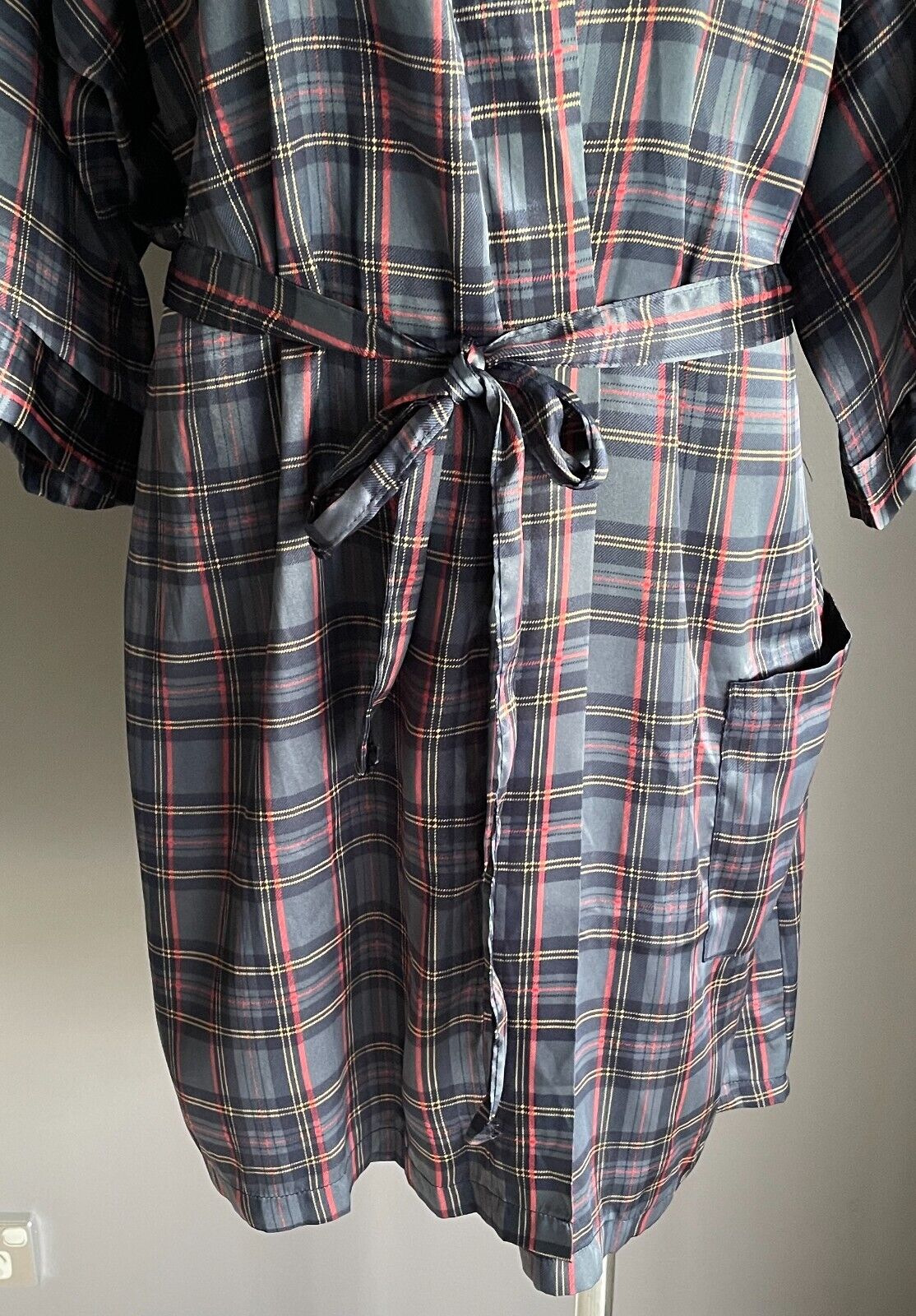 SIMPLY BASIC Satin Bath Robe Tartan Check Short w Waist Tie Size 97 - 102cm NEW