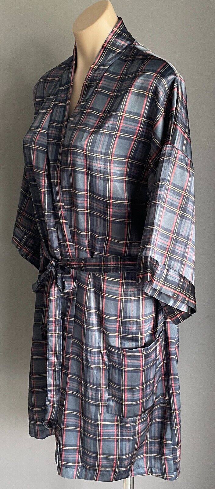 SIMPLY BASIC Satin Bath Robe Tartan Check Short w Waist Tie Size 97 - 102cm NEW