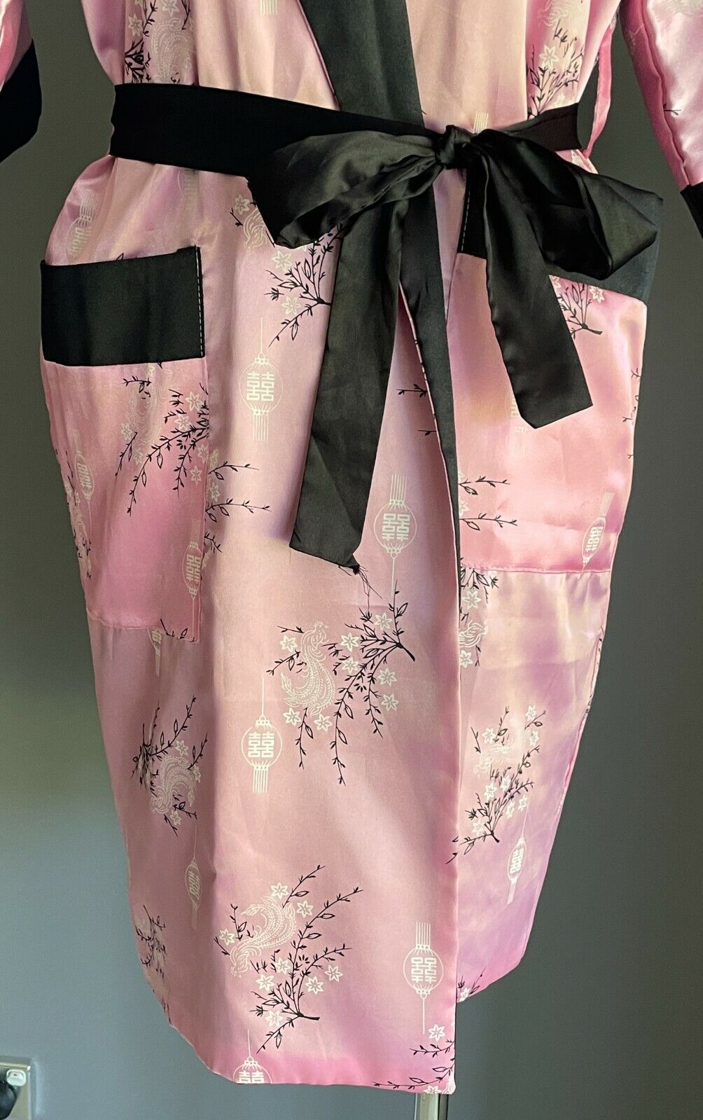 ROSE JUST FOR YOU Satin Robe Reversible Pink & Black Floral Dragon Print Sz S 12