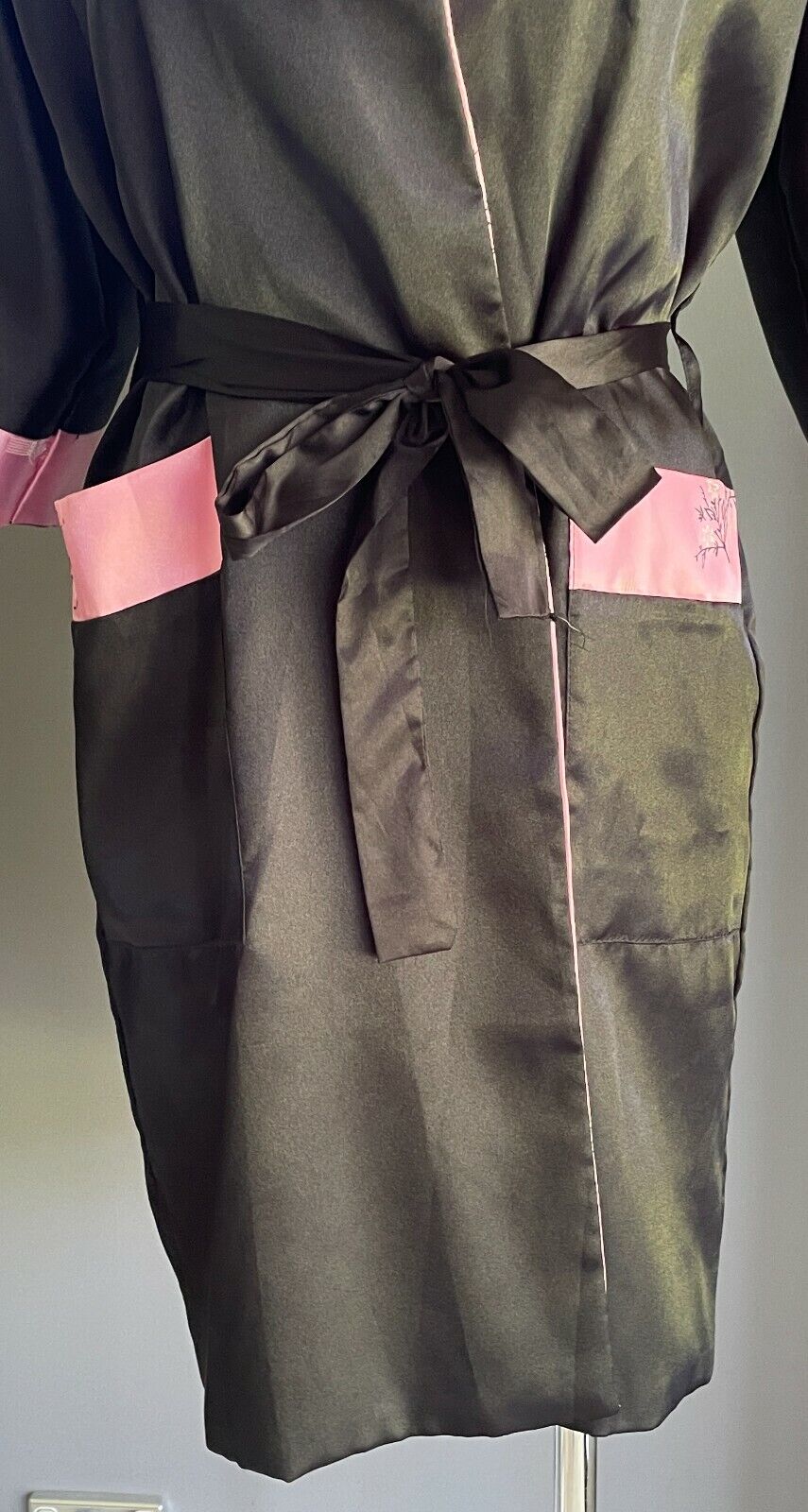 ROSE JUST FOR YOU Satin Robe Reversible Pink & Black Floral Dragon Print Sz S 12