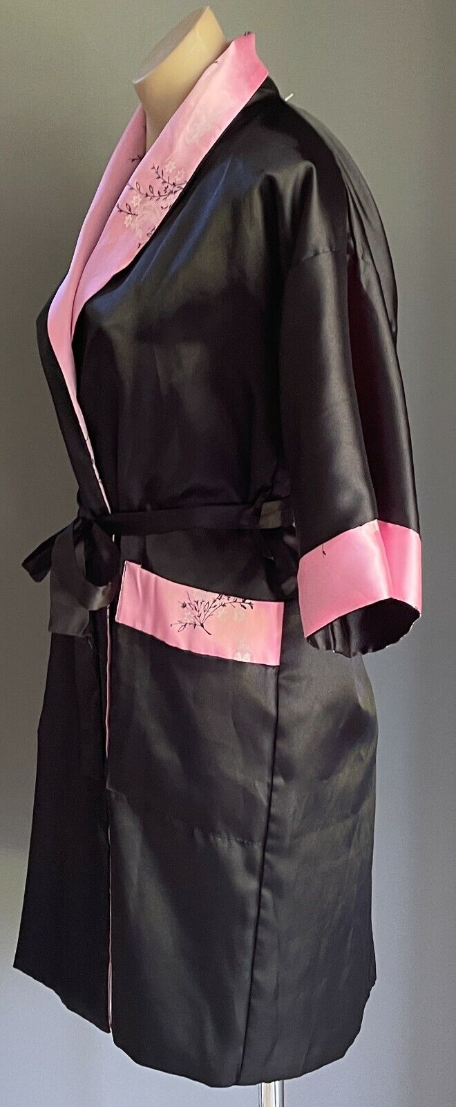 ROSE JUST FOR YOU Satin Robe Reversible Pink & Black Floral Dragon Print Sz S 12