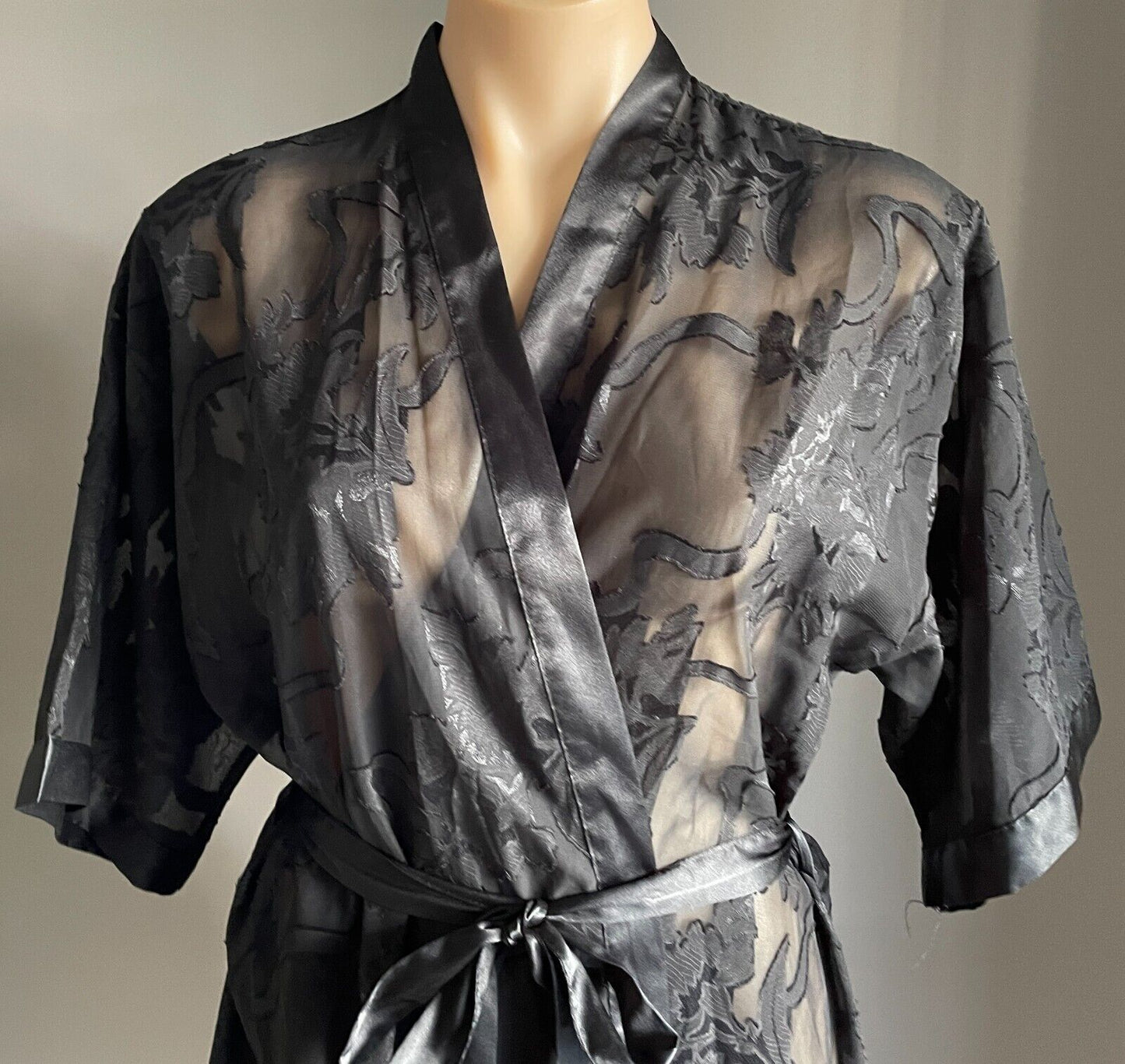 DIAMOND CUT Bath Robe Lingerie Black Burnout Fabric Short with Waist Tie Sz S 10