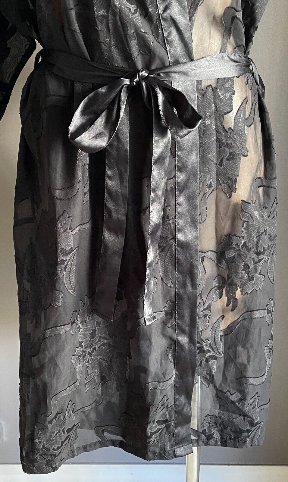 DIAMOND CUT Bath Robe Lingerie Black Burnout Fabric Short with Waist Tie Sz S 10