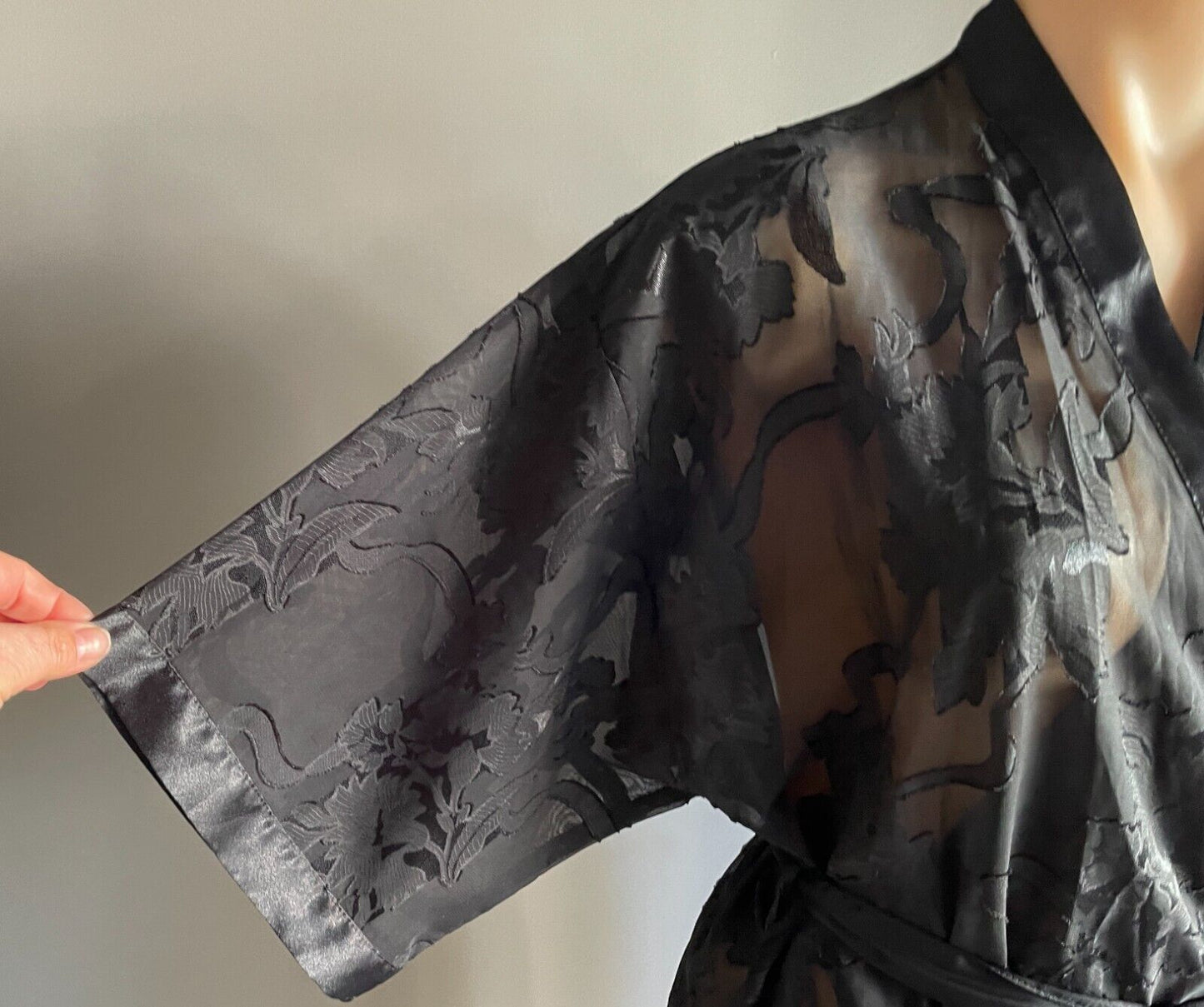 DIAMOND CUT Bath Robe Lingerie Black Burnout Fabric Short with Waist Tie Sz S 10