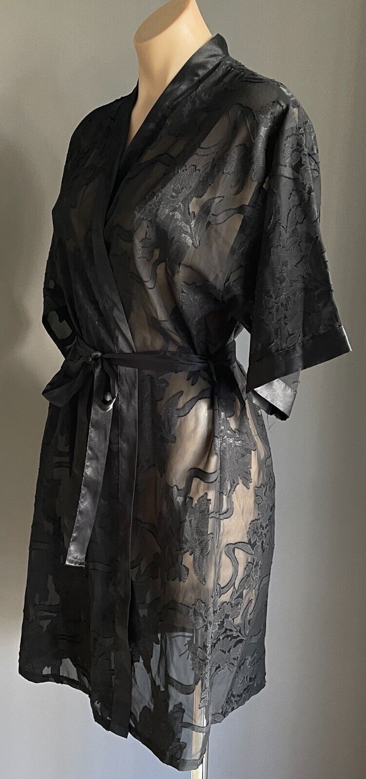 DIAMOND CUT Bath Robe Lingerie Black Burnout Fabric Short with Waist Tie Sz S 10