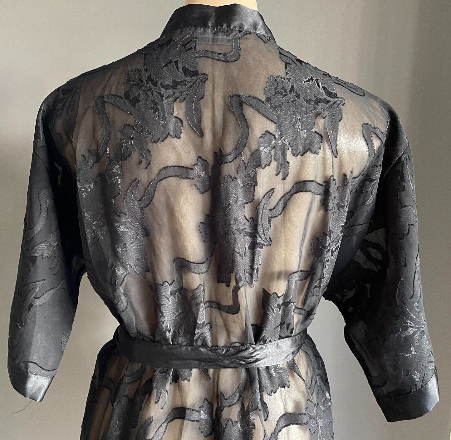 DIAMOND CUT Bath Robe Lingerie Black Burnout Fabric Short with Waist Tie Sz S 10