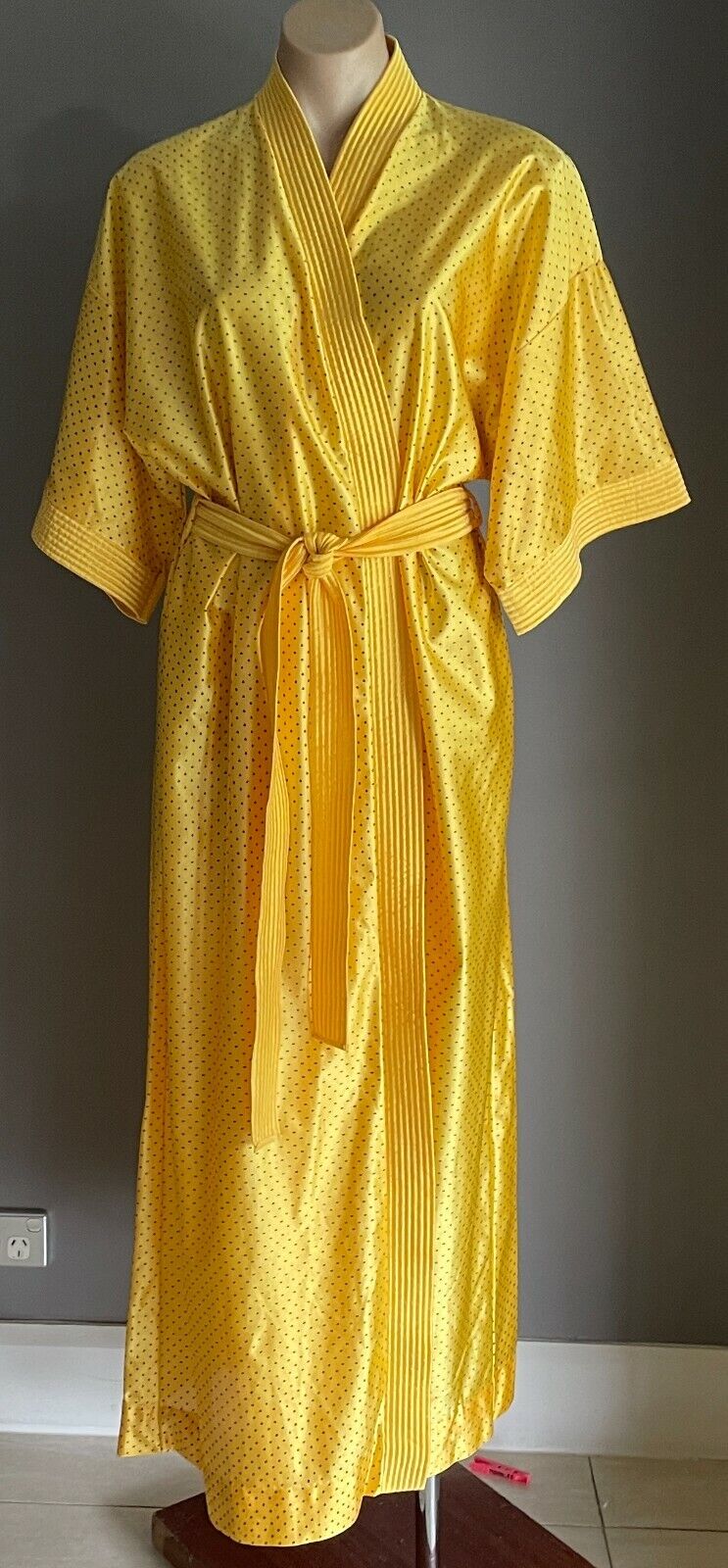 GIVONI Bath Robe Yellow & Black Polka Dot Short Sleeve Long  Loungewear Size 16