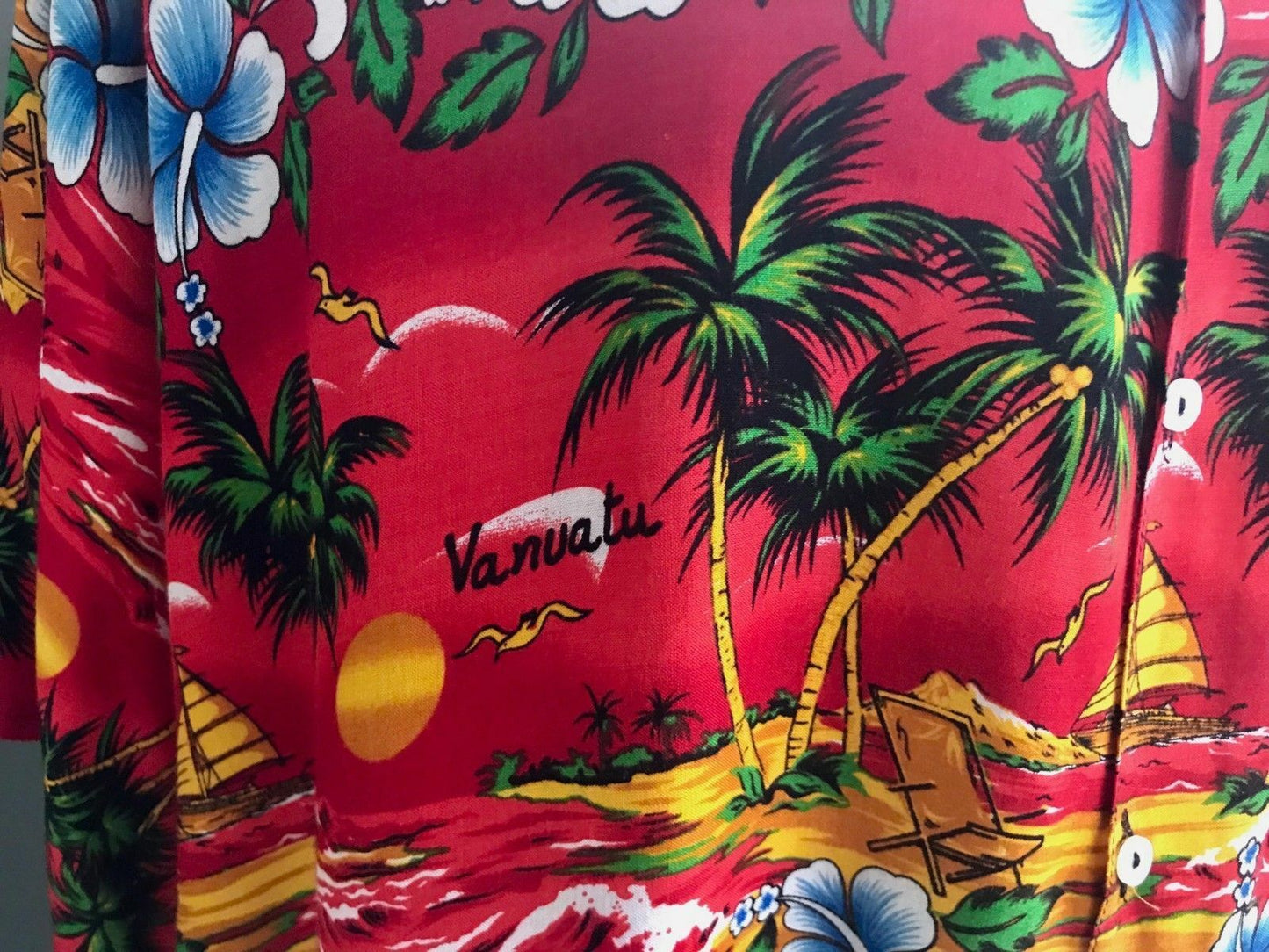 VANUATU Island Hawaiian Shirt Colourful Hawaii Hibiscus Palms Mens 168cm Loud