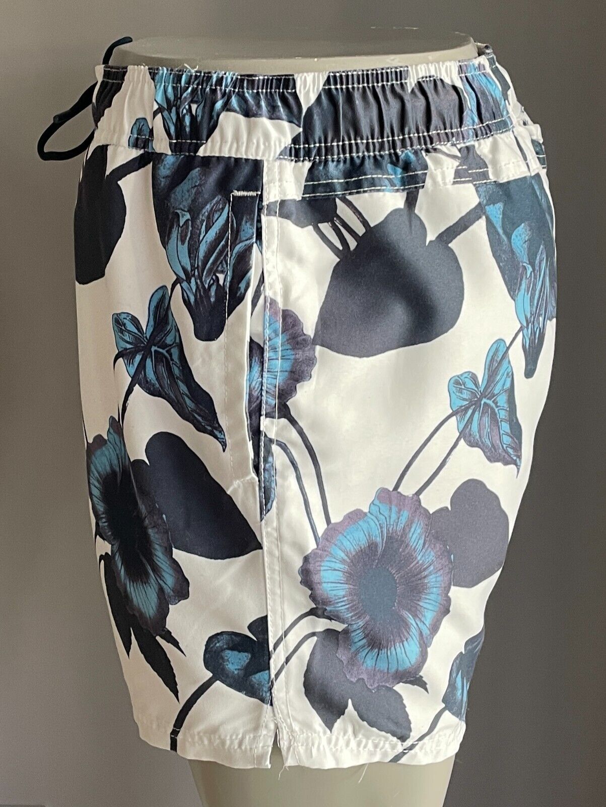 Board Shorts COTTON ON GARMENTS White & Blue Floral Elastic Waist Mens Size XL
