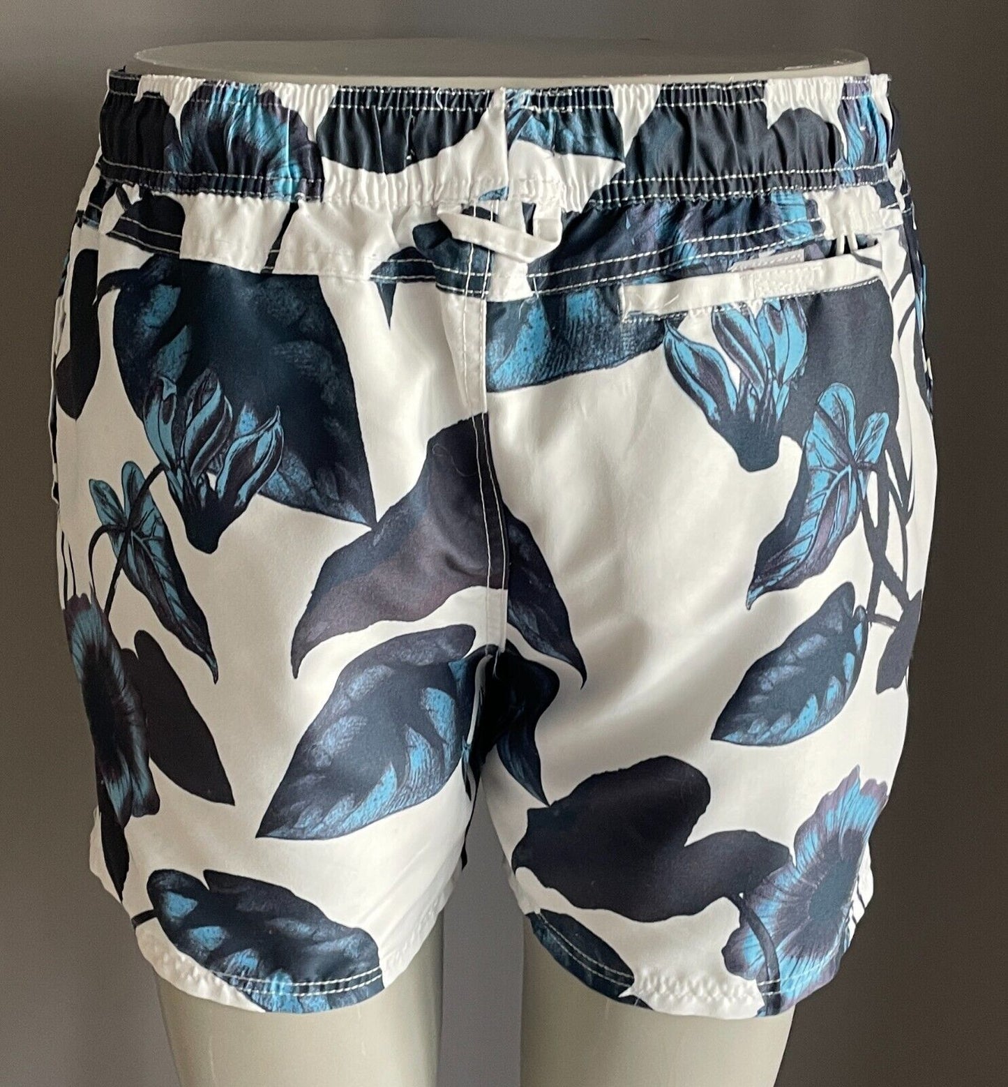 Board Shorts COTTON ON GARMENTS White & Blue Floral Elastic Waist Mens Size XL