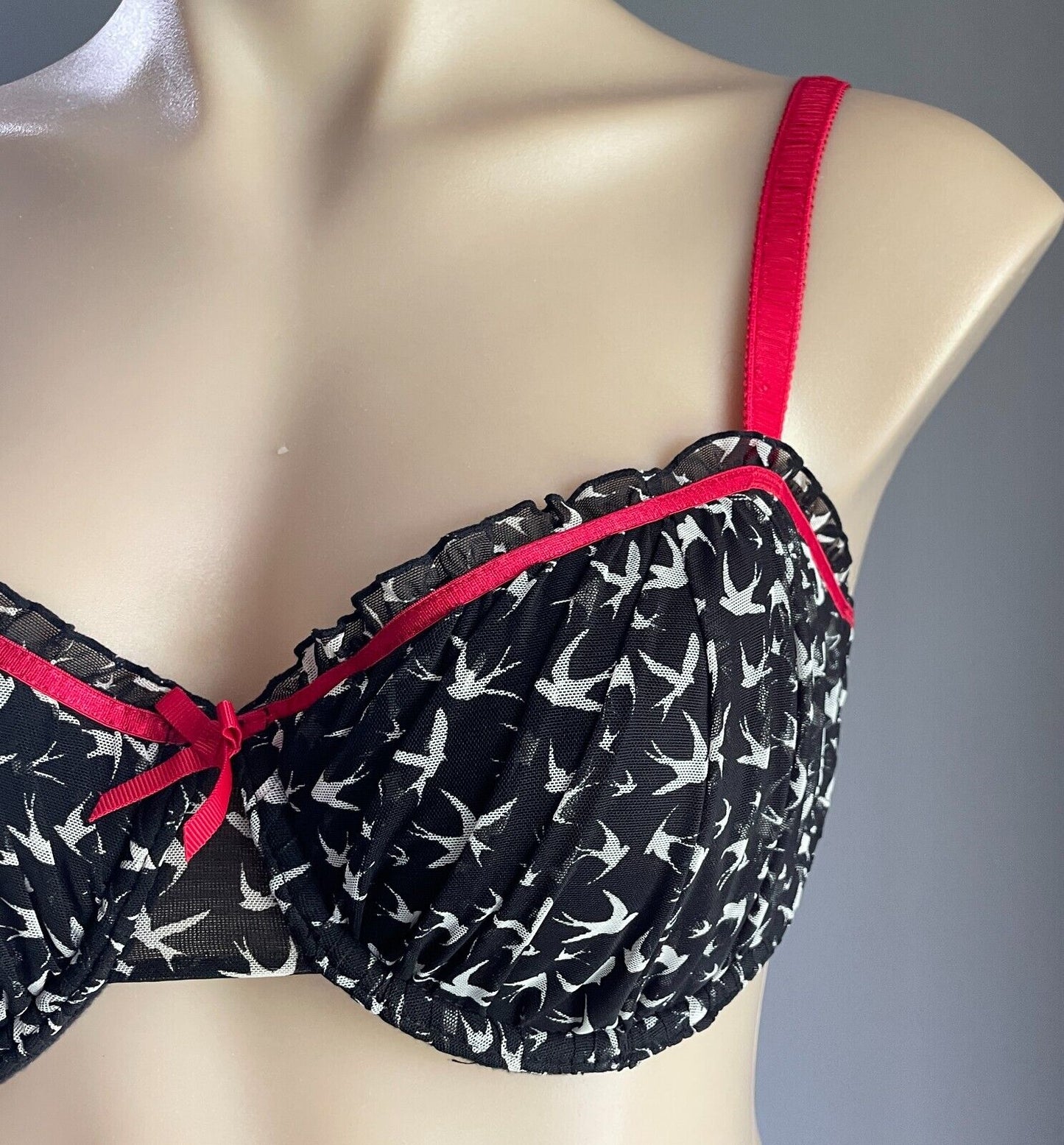 TARGET Bra 12DD Black Net White Swallow Print Underwire Bra Red Trim Size 12 DD
