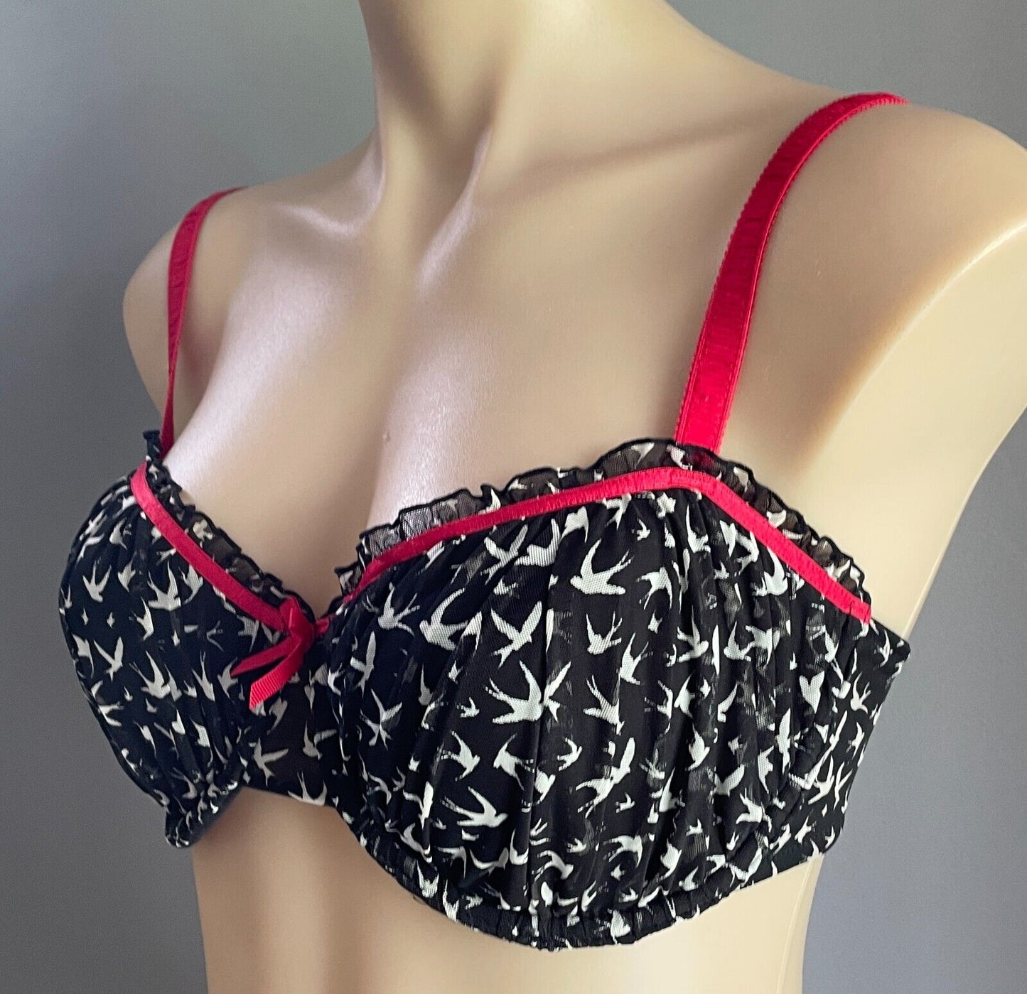 TARGET Bra 12DD Black Net White Swallow Print Underwire Bra Red Trim Size 12 DD