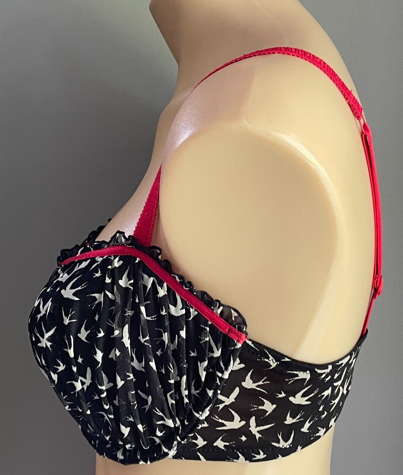 TARGET Bra 12DD Black Net White Swallow Print Underwire Bra Red Trim Size 12 DD