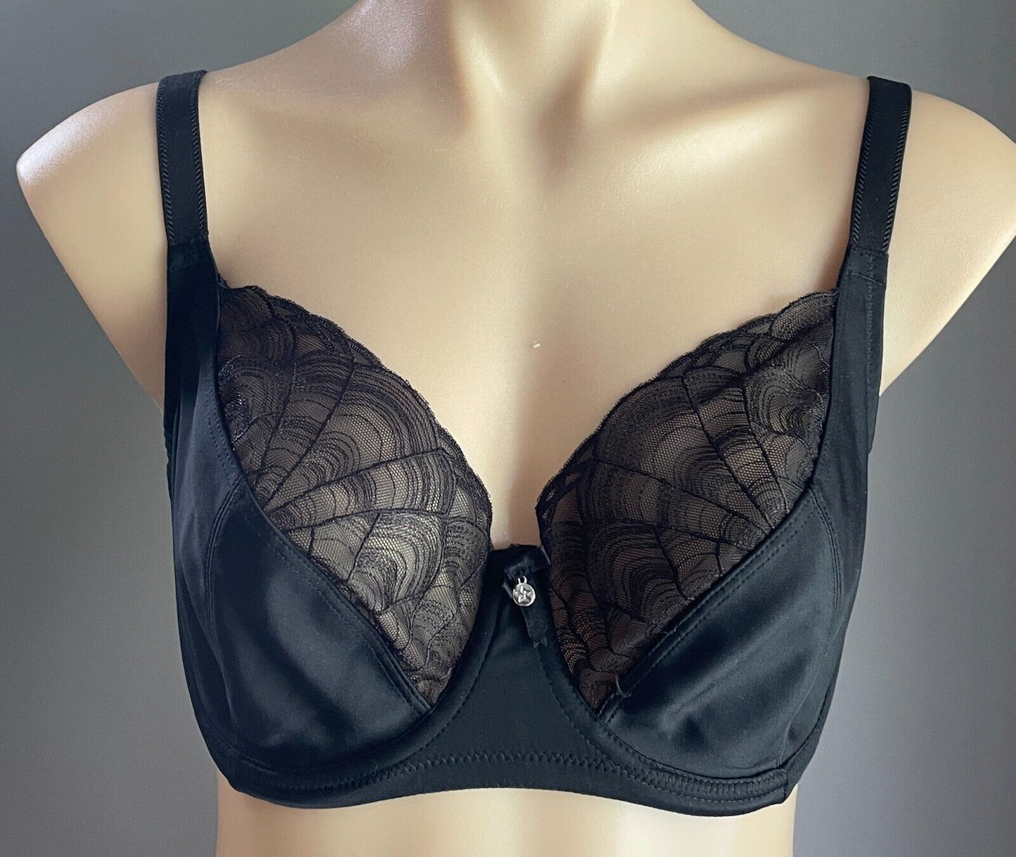 TARGET Bra 12E Black Lace Trim Underwire Bra Ladies Size 12 E