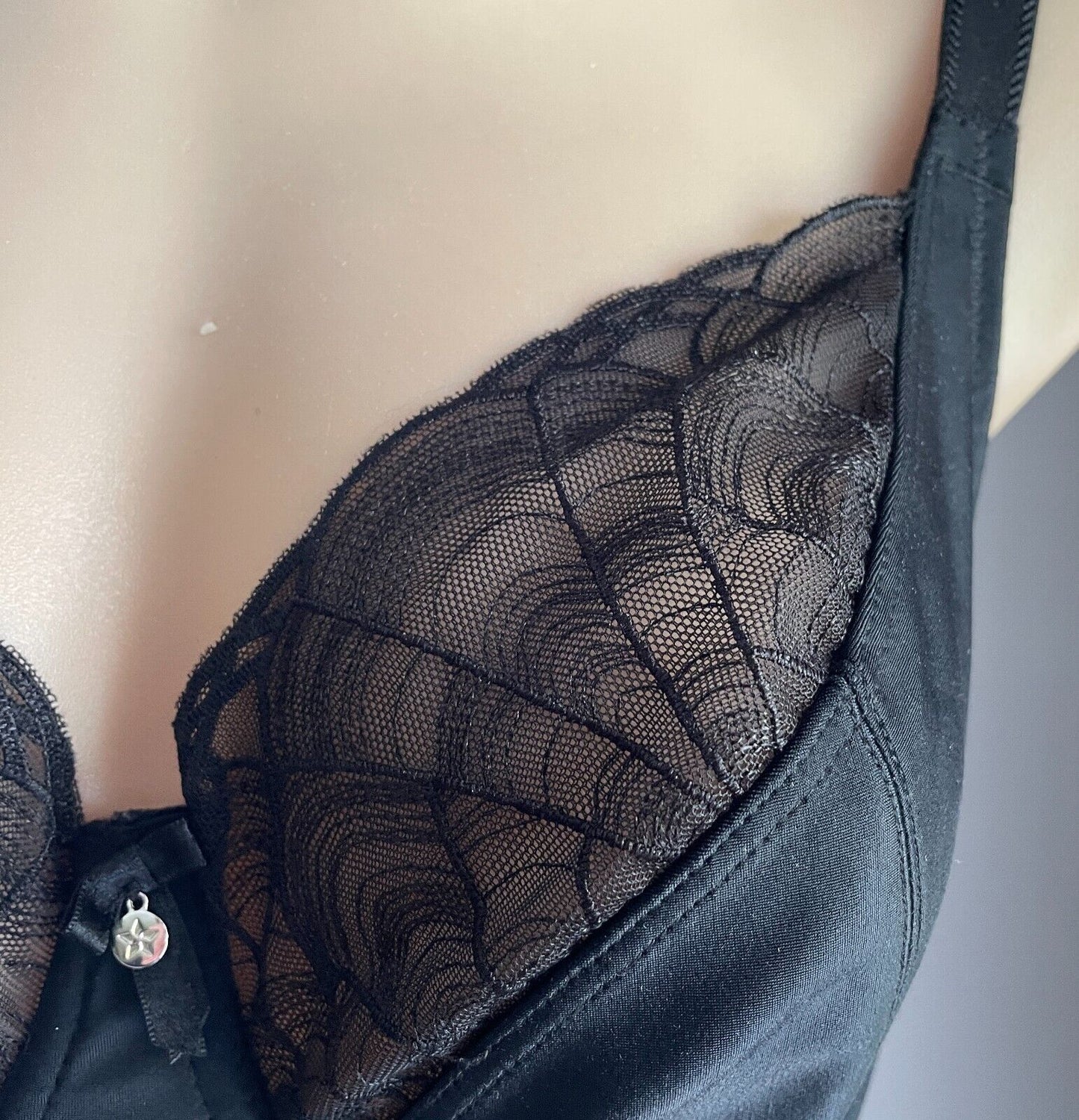 TARGET Bra 12E Black Lace Trim Underwire Bra Ladies Size 12 E