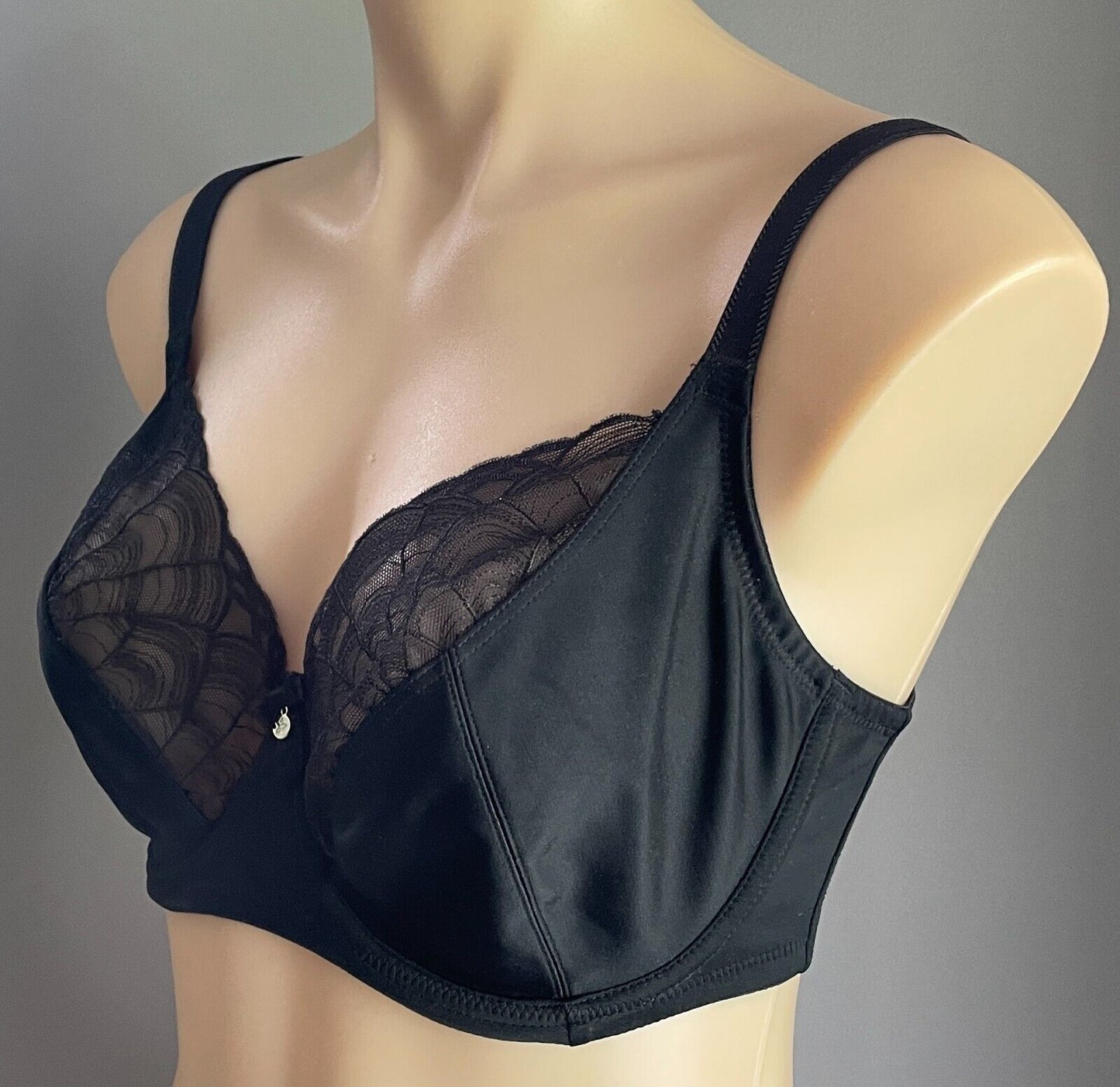 TARGET Bra 12E Black Lace Trim Underwire Bra Ladies Size 12 E