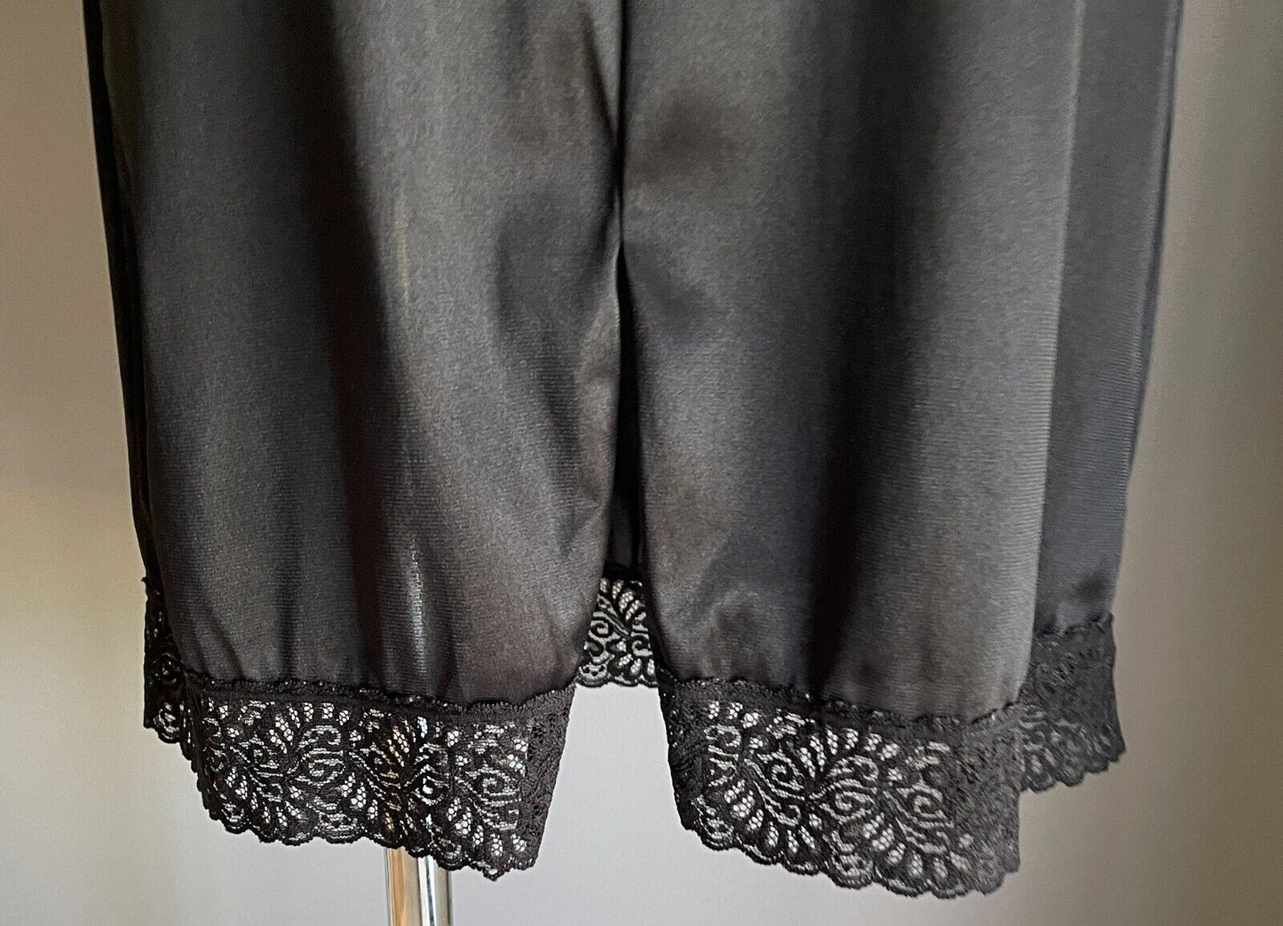 TARGET Vintage Half Slip Petticoat Black Elastic Waist Lace Hem Size 10