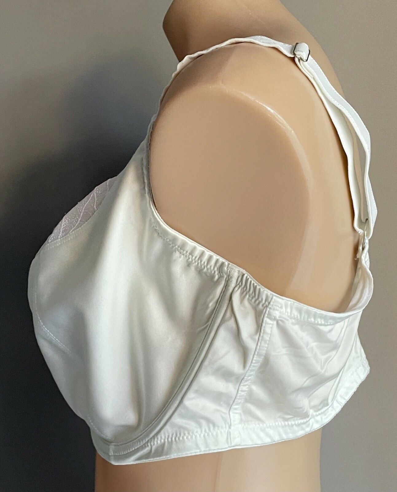 TARGET Bra 22DD Off White Underwire Bra w Embroidered Mesh Net Trim Size 22 DD