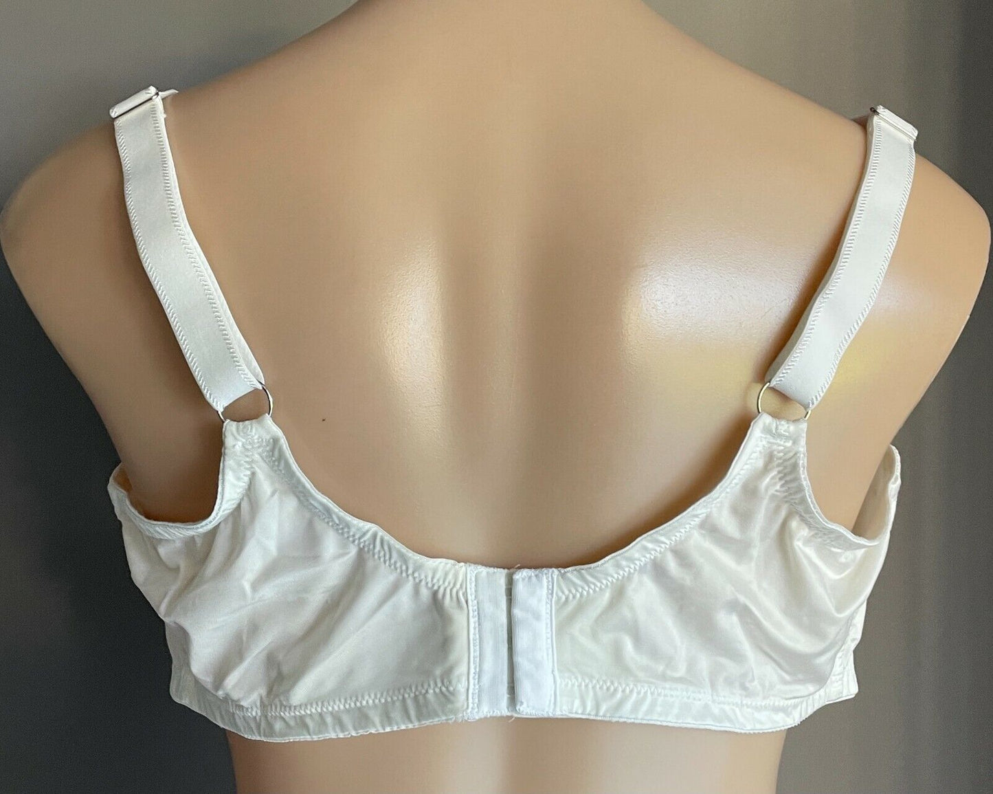 TARGET Bra 22DD Off White Underwire Bra w Embroidered Mesh Net Trim Size 22 DD