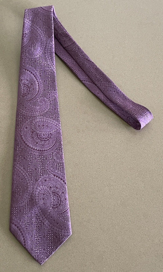 Vintage Lavender Paisley Print NeckTie 1970s 1980s Mens WASH n WEAR Neck Tie
