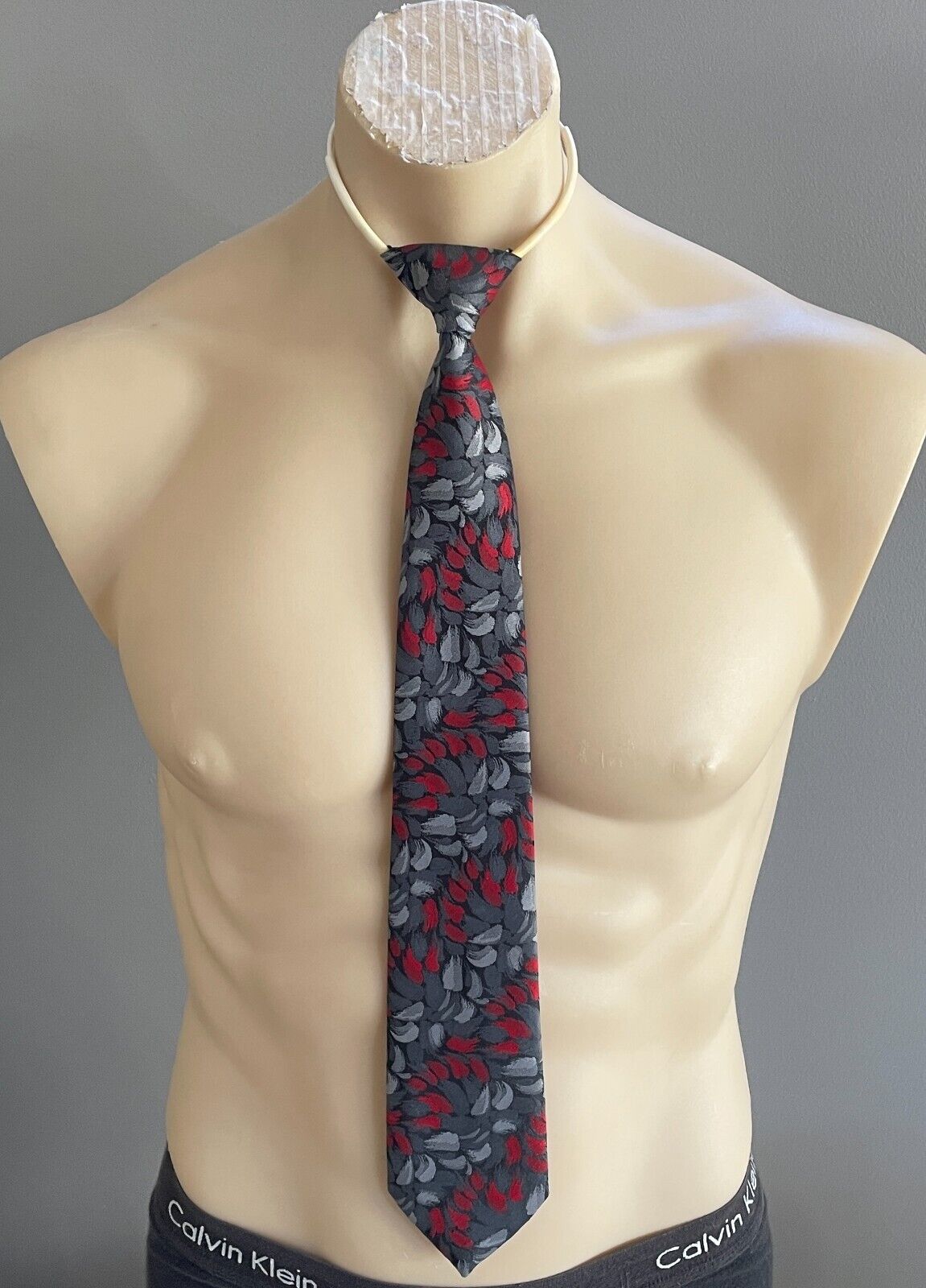 Vintage NeckTie HOLLYGREEN Executive Loop Shades of Grey Red Print Pre-Tied Tie