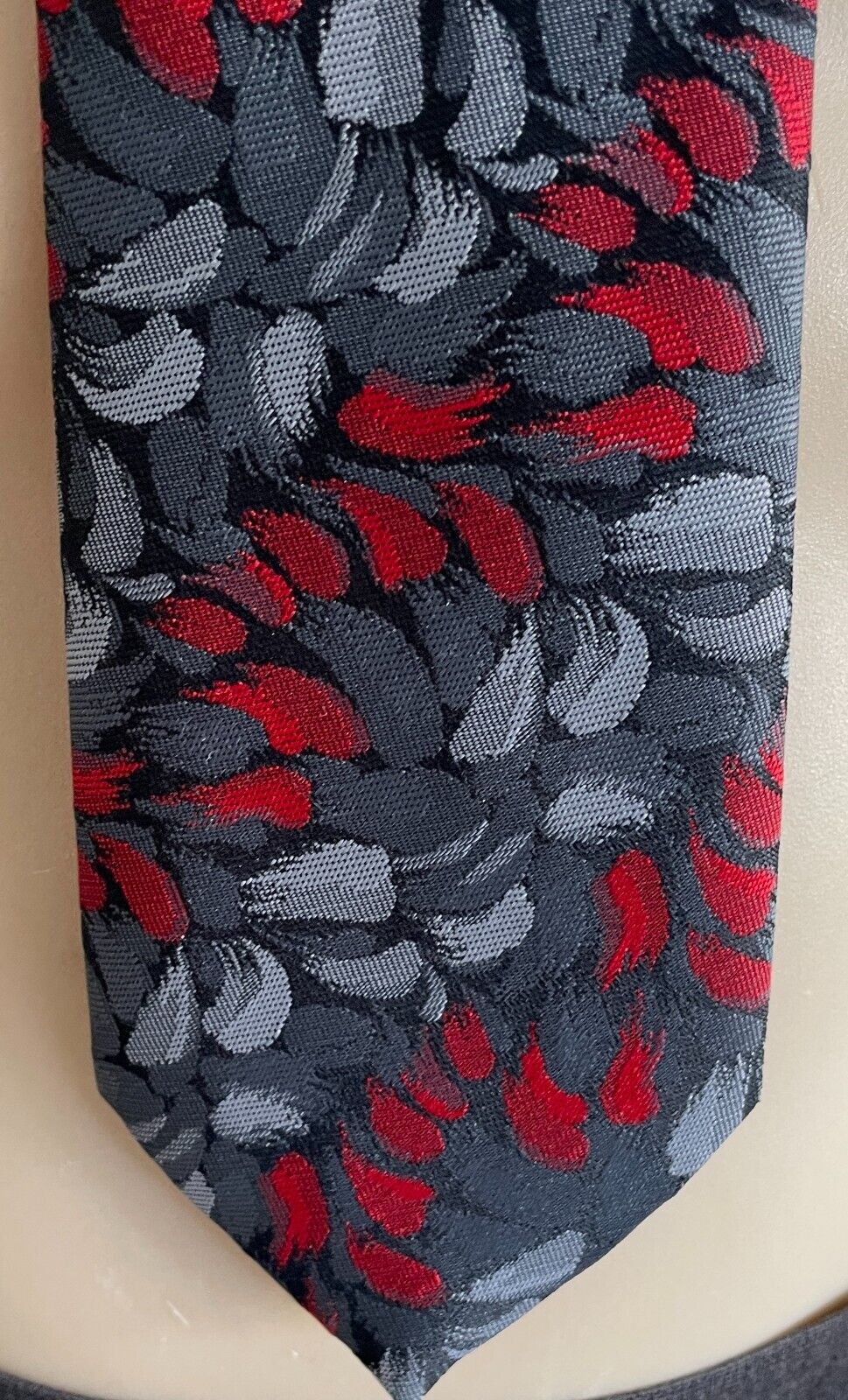 Vintage NeckTie HOLLYGREEN Executive Loop Shades of Grey Red Print Pre-Tied Tie