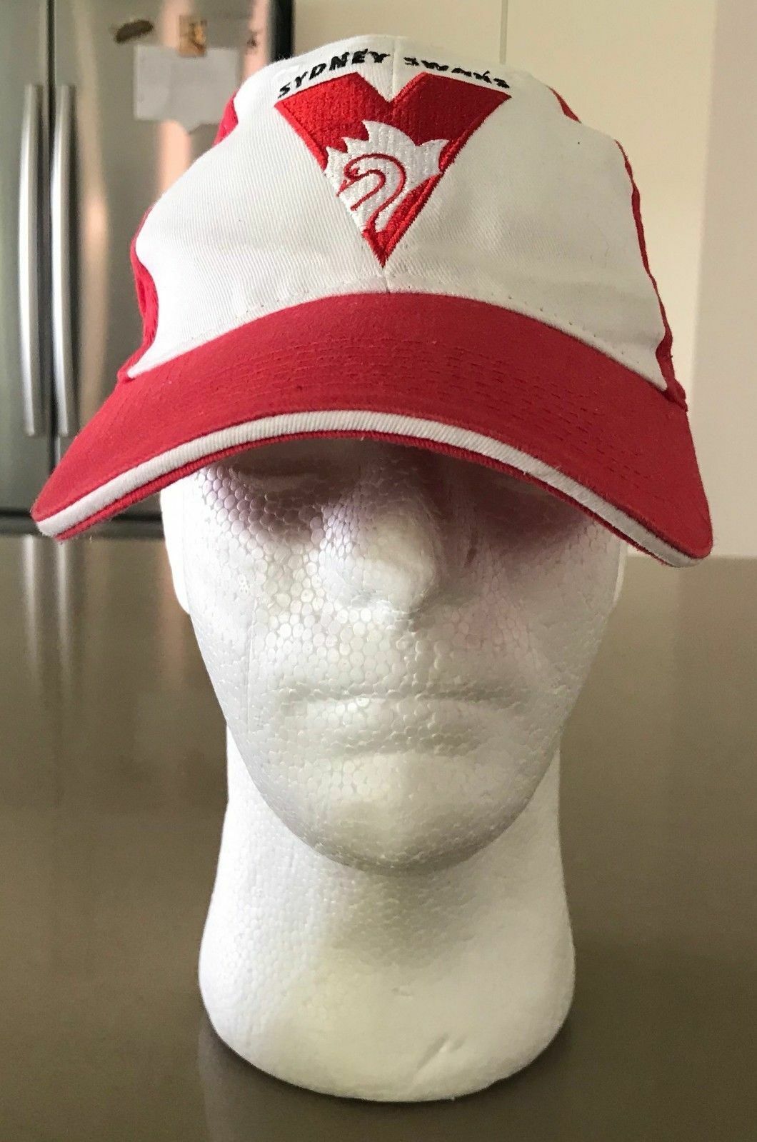 Fan Cap SYDNEY SWANS AFL 2013 Members Hat White & Red Strap Back Mens Supporter