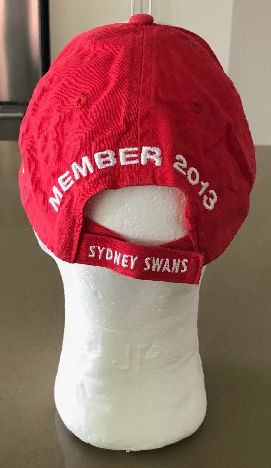 Fan Cap SYDNEY SWANS AFL 2013 Members Hat White & Red Strap Back Mens Supporter