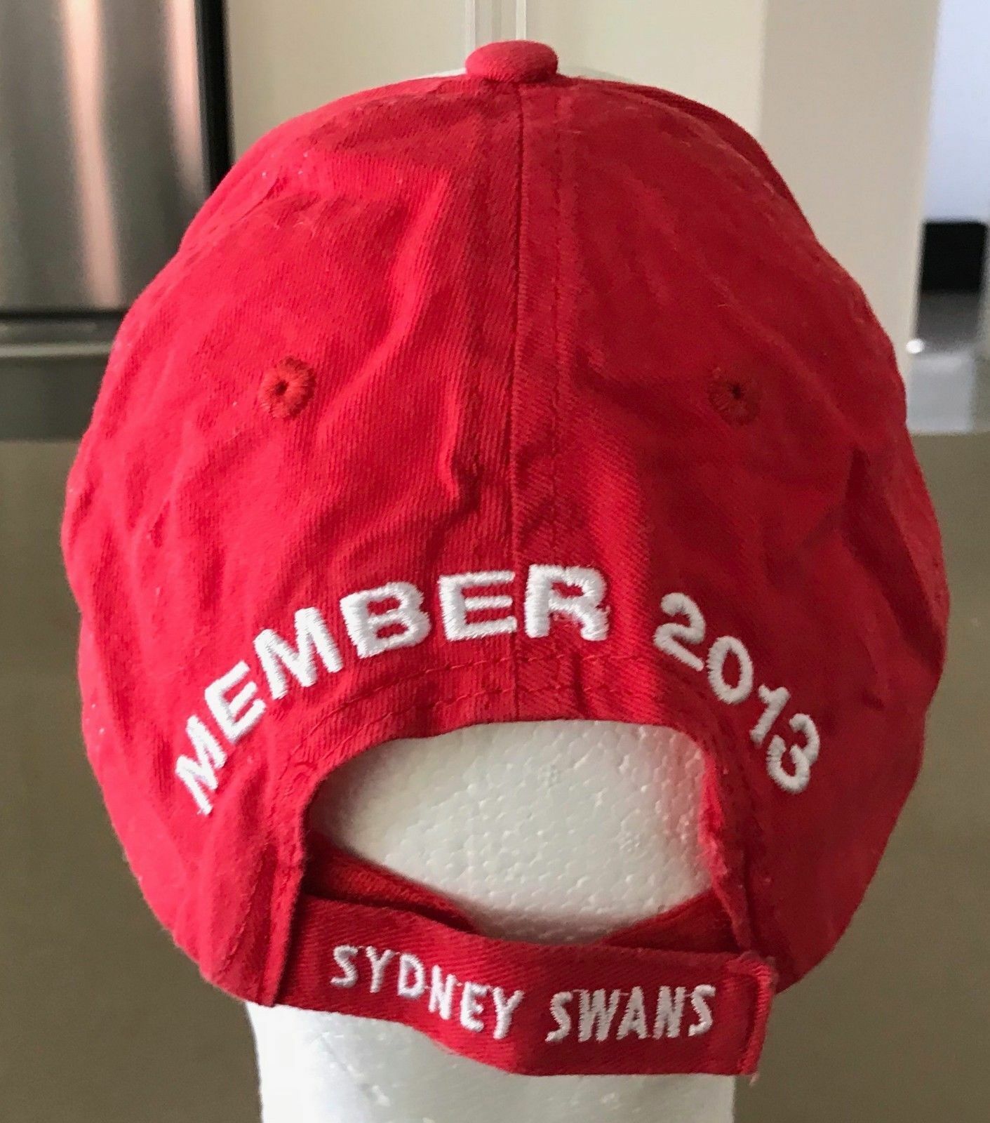 Fan Cap SYDNEY SWANS AFL 2013 Members Hat White & Red Strap Back Mens Supporter