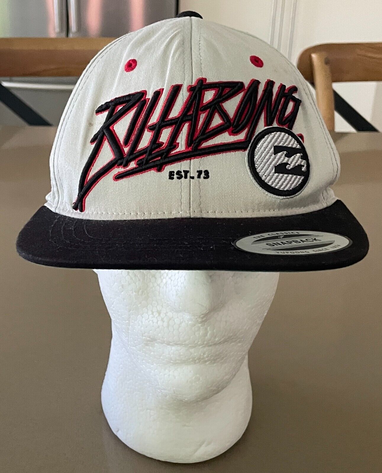 BILLABONG The Classics Snapback 6 Panel Cap Hat OSFA Unisex Beige/Black/Red