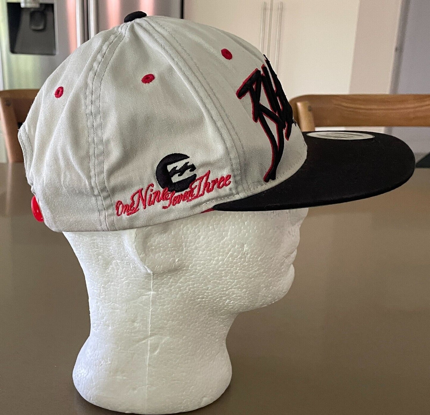BILLABONG The Classics Snapback 6 Panel Cap Hat OSFA Unisex Beige/Black/Red