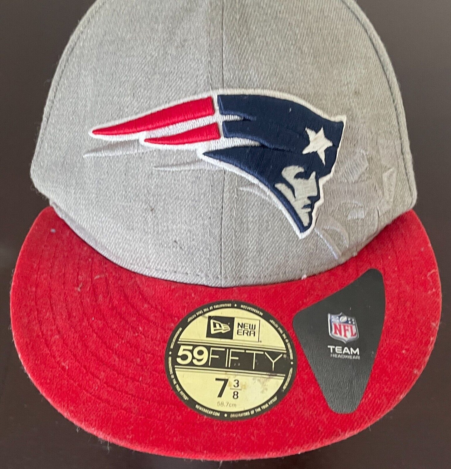 Fan Cap NEW ENGLAND PATRIOTS NFL Grey & Red 59FIFTY Fitted Cap Size 7 3/8/58.7cm