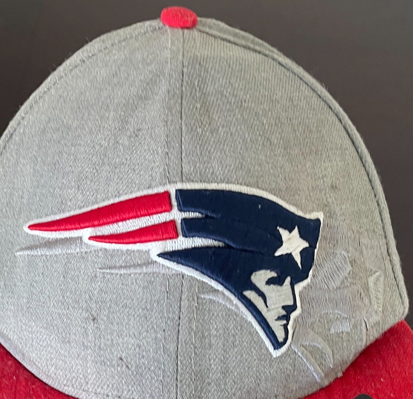 Fan Cap NEW ENGLAND PATRIOTS NFL Grey & Red 59FIFTY Fitted Cap Size 7 3/8/58.7cm