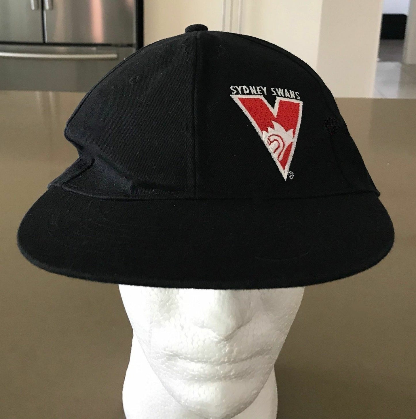 Fan Cap SYDNEY SWANS AFL Black Red & White Official Snapback Mens Slapback